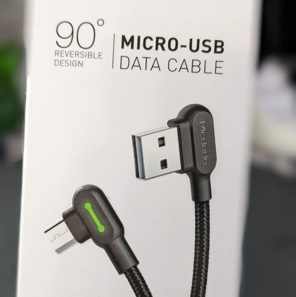 90° reversible USB-A to micro USB 10' (3m) cord, illuminated black fabric - Picture 2 of 7